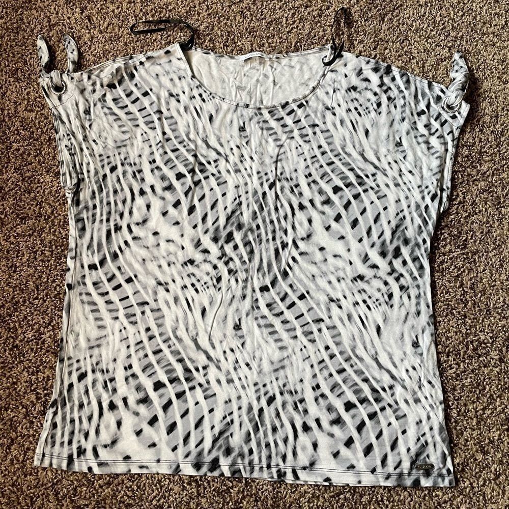 Calvin Klein size large white and black opens sleeve blouse